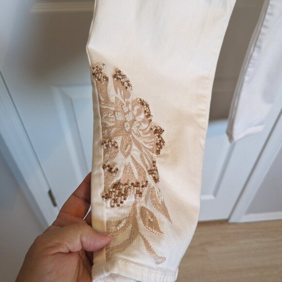 BEADED & Embr FLORAL Jeans | Natural & Tan | Chicos size 1 | 8 | STRETCH | EUC - Picture 4 of 11